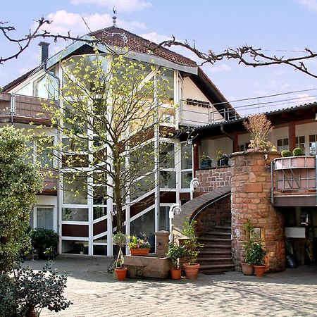 Hotel- Restaurant Zum Schwan Waldfischbach-Burgalben Exterior photo