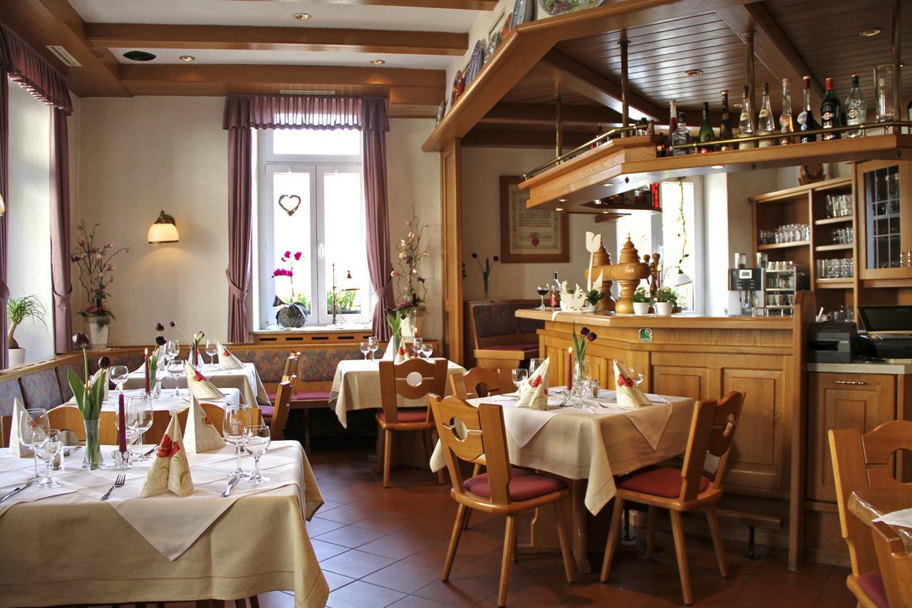 Hotel- Restaurant Zum Schwan Waldfischbach-Burgalben Exterior photo